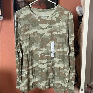 Women’s Camouflage Long Sleeve Tee